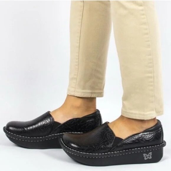 Alegria DEB-531 Black Floral Embossed Professional Comfort Slip On Shoes Size 9 - Picture 1 of 11
